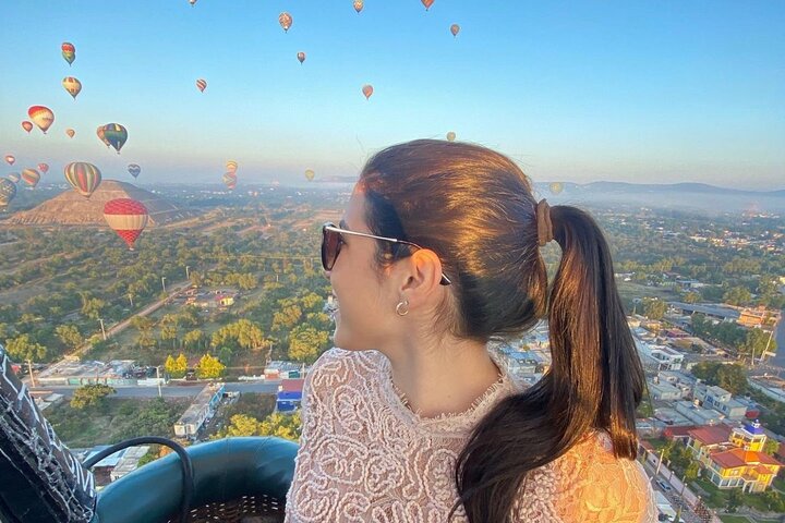 Balloon flight + pick up in CDMX + Breakfast in Cave + Pyramids