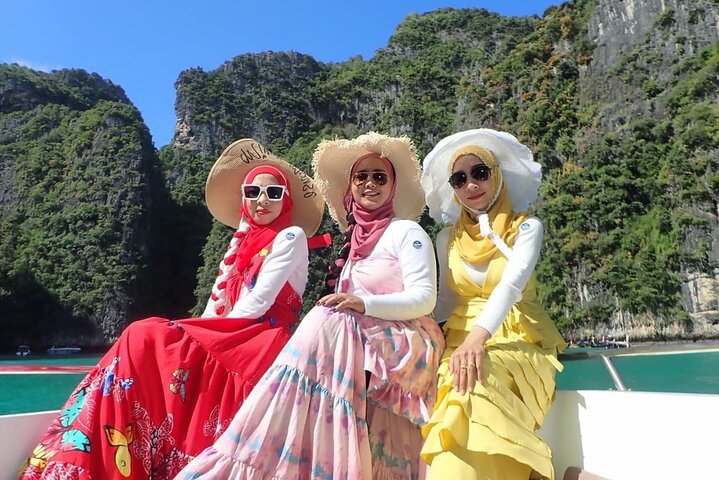 Phi Phi Islands Speedboat Full-Day Tour from Phuket +Buffet Lunch