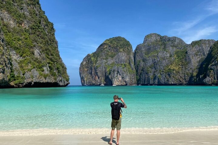 Phi Phi Islands Speedboat Full-Day Tour from Phuket +Buffet Lunch