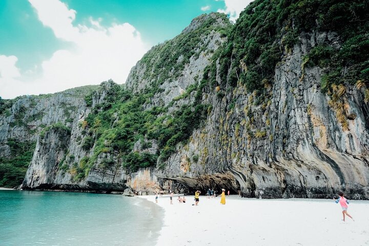 Phi Phi Islands Speedboat Full-Day Tour from Phuket +Buffet Lunch