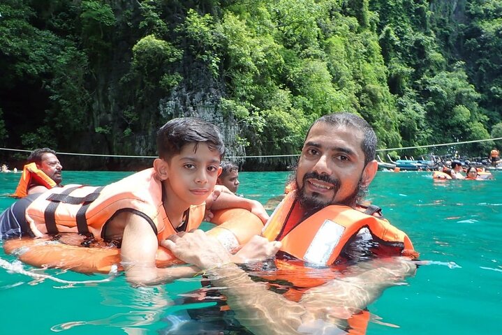 Phi Phi Islands Speedboat Full-Day Tour from Phuket +Buffet Lunch