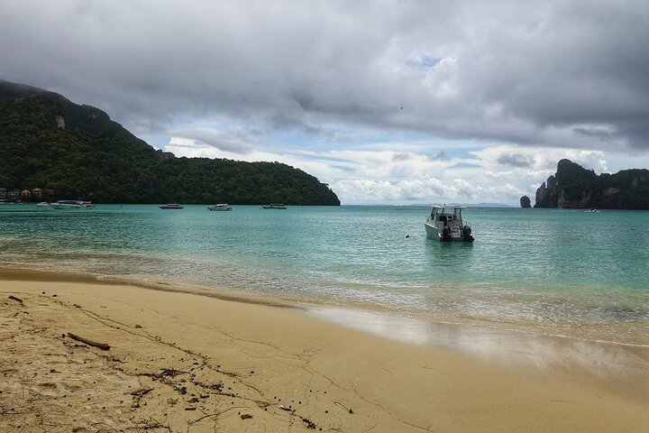 Phi Phi Islands Speedboat Full-Day Tour from Phuket +Buffet Lunch
