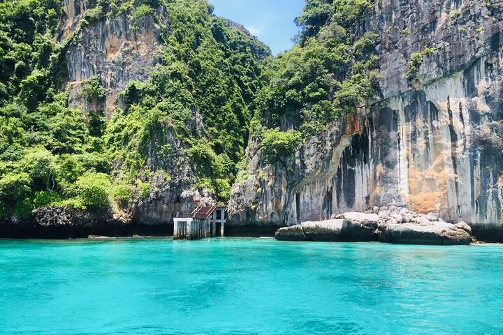 Phi Phi Islands Speedboat Full-Day Tour from Phuket +Buffet Lunch