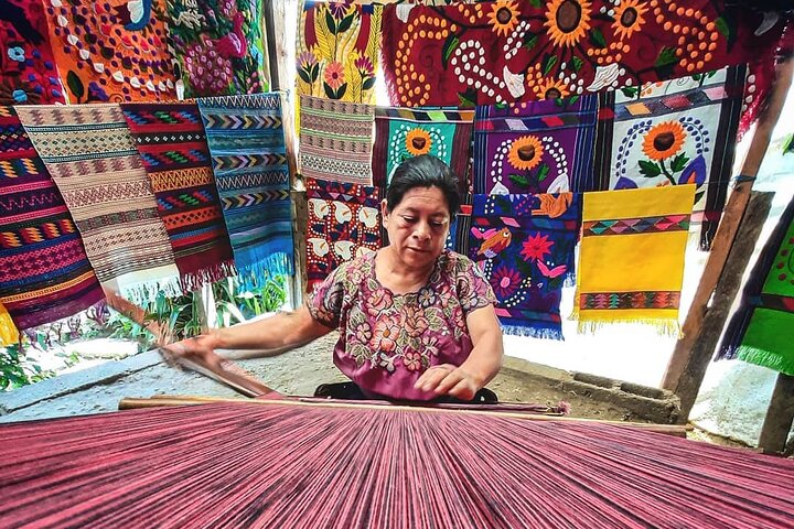 San Juan Chamula and Zinacatan from San Cristobal English Guide