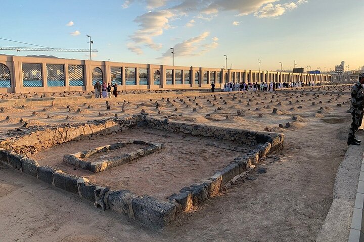 Madinah Ziyarat Private Tour – Holy & Historical Islamic Sites