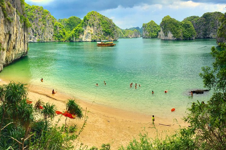Lan Ha Bay Full Day Cruise and Kayak – Small Group guaranteed