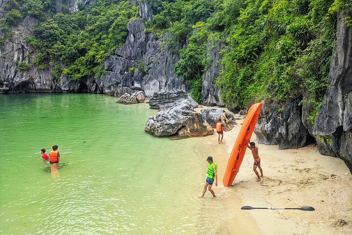 Lan Ha Bay Full Day Cruise and Kayak – Small Group guaranteed