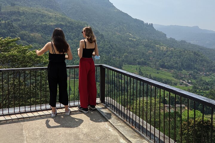 Half-Day Private Trip to Waterfalls and Tea Factory