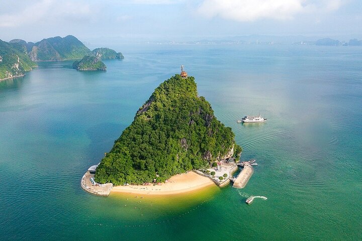 Halong Bay Full-Day Cruise with Lunch Meal, Cave ,Island & Beach