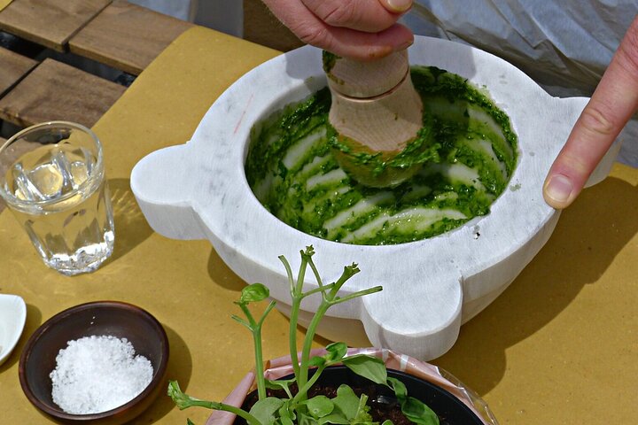 Cinque Terre: Authentic Pesto Cooking Class & Wine in Manarola