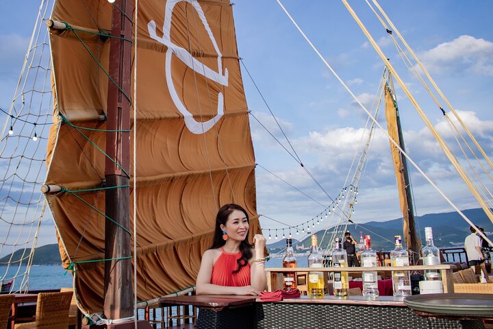 Nha Trang Sunset Cocktails and Dinner Cruise