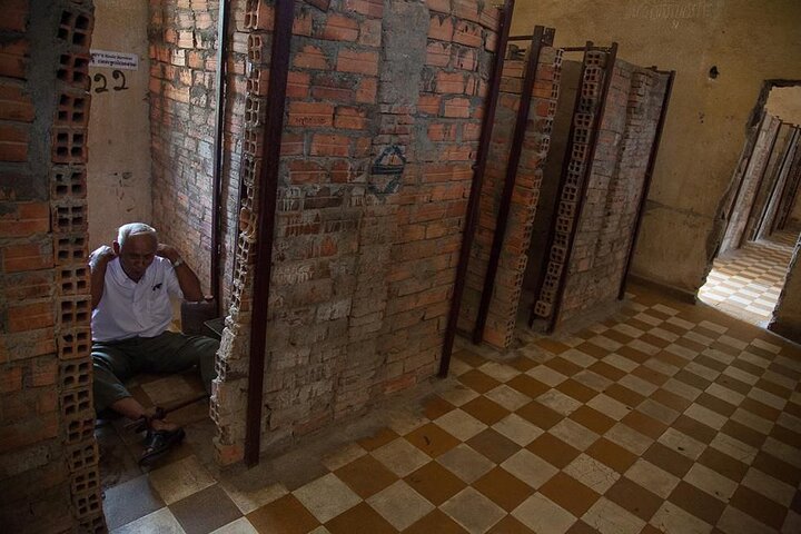 The Killing Field and Toul Sleng Genocide Museum (S21) Tour