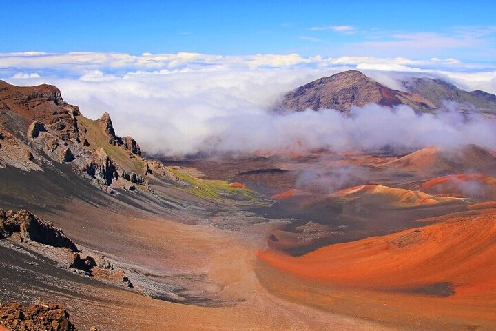 Haleakala Classic Vehicle Sunrise Tour with Breakfast