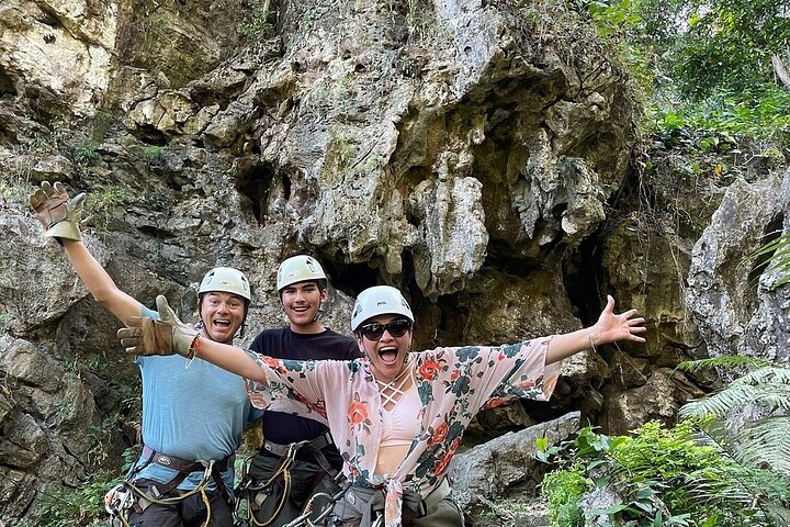 16 Lines Zipline, Cave and Mud Spa Combo Tour with Lunch in Fiji
