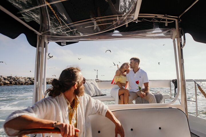 Luxury Shared E-Boat Cruise with Wine, Charcuterie & Sea Lions Spotting