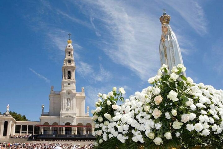 Full-day Private Tour: Fátima Sanctuary, Batalha, Nazaré, Óbidos