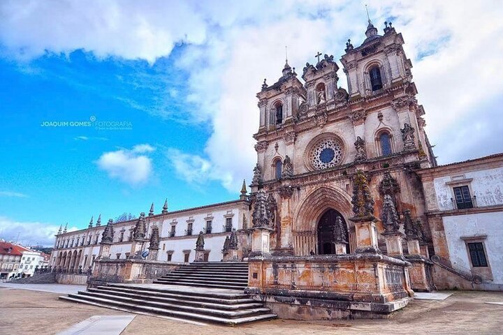 Full-day Private Tour: Fátima Sanctuary, Batalha, Nazaré, Óbidos