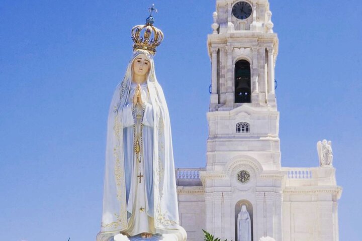 Full-day Private Tour: Fátima Sanctuary, Batalha, Nazaré, Óbidos