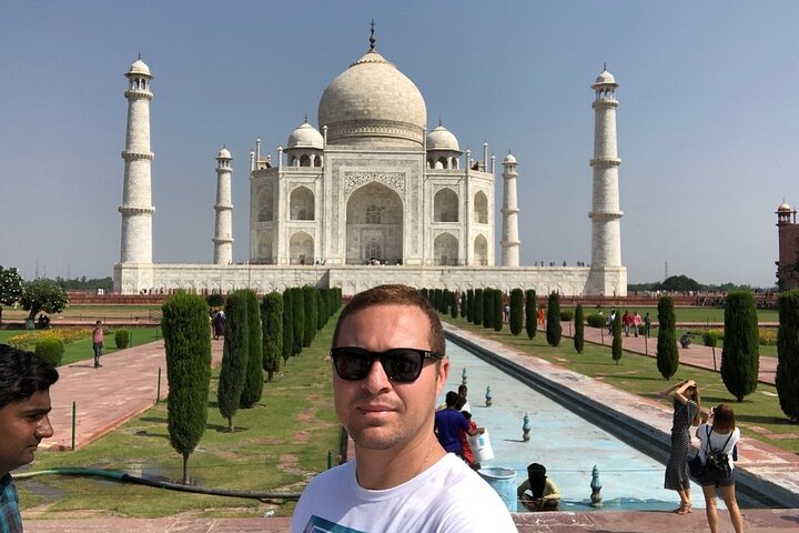 Private Guided Taj Mahal Tour with Skip The Line Entry Ticket