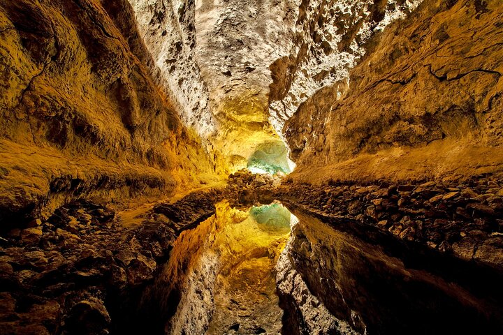 Tour to Timanfaya, Jameos del Agua, Cueva de los Verdes and viewpoint from the cliff