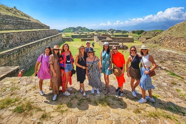 Private Tour: Monte Albán, Hierve el Agua, Teotitlán and Mezcal