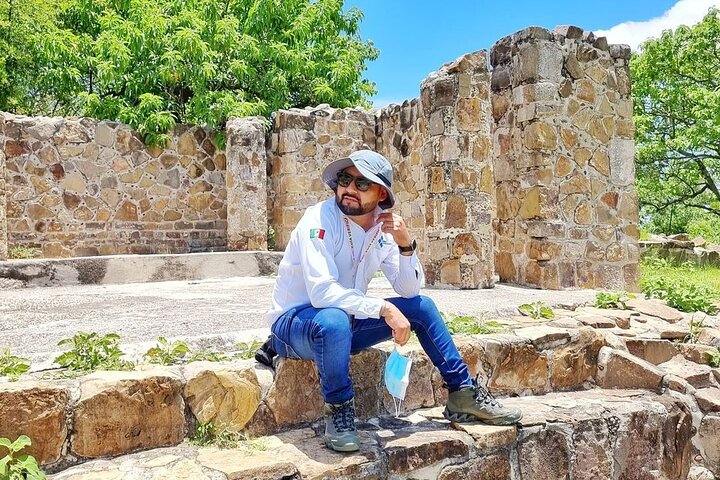 Private Tour: Monte Albán, Hierve el Agua, Teotitlán and Mezcal