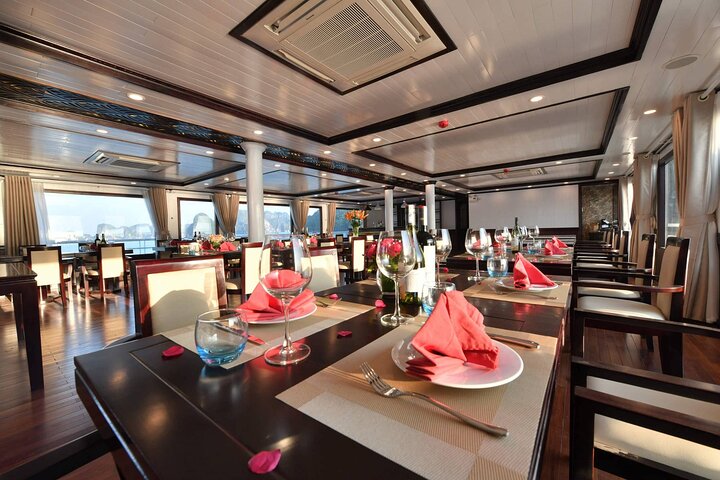 Sapphire Cruise Luxury Halong Bay Cruise Seaview Balcony Cabin