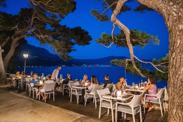 Korcula walking tour and dinner for Food Lovers