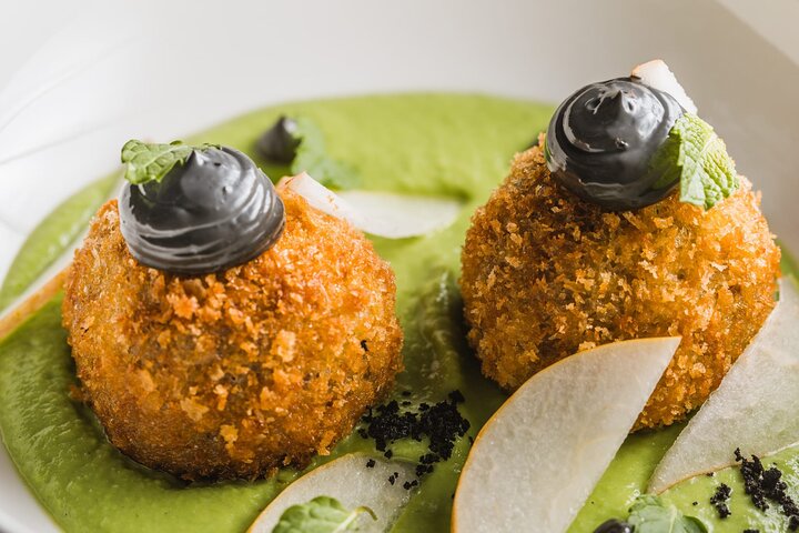 Korcula walking tour and dinner for Food Lovers