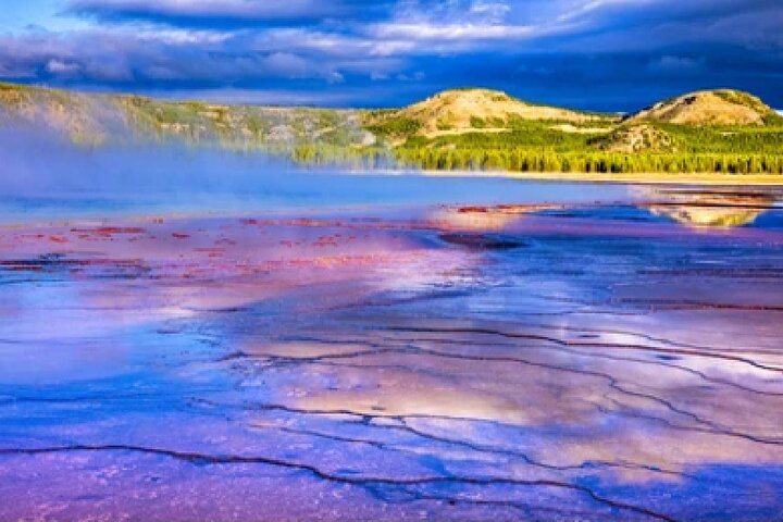 From Jackson Hole: Yellowstone Old Faithful, Waterfalls and Wildlife Day Tour