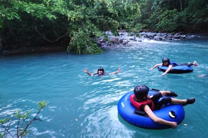 RIO CELESTE RIVER: Tubing+Rainforest+Wildlife+Waterfall+Active Volcano (PRIVATE)