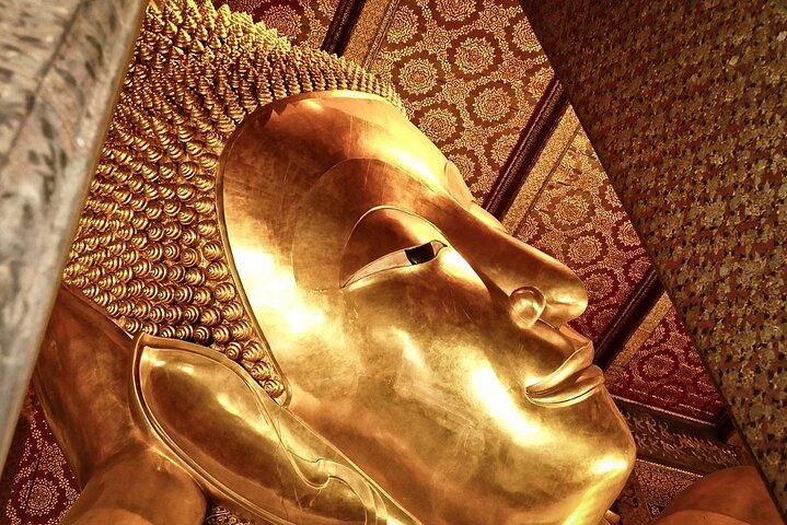 Grand Palace & Temples of Bangkok with experienced guide