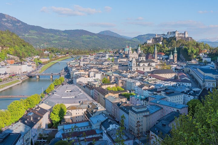Private Transfer from Passau to Salzburg with 2 hours for sightseeing