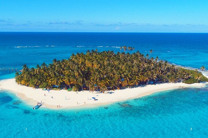 Boat Tour to Johnny Cay & Aquarium in San Andres Island