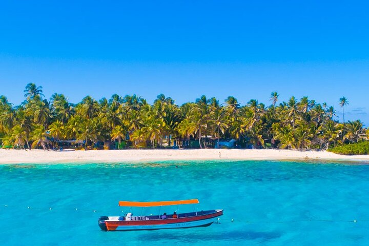 Boat Tour to Johnny Cay & Aquarium in San Andres Island