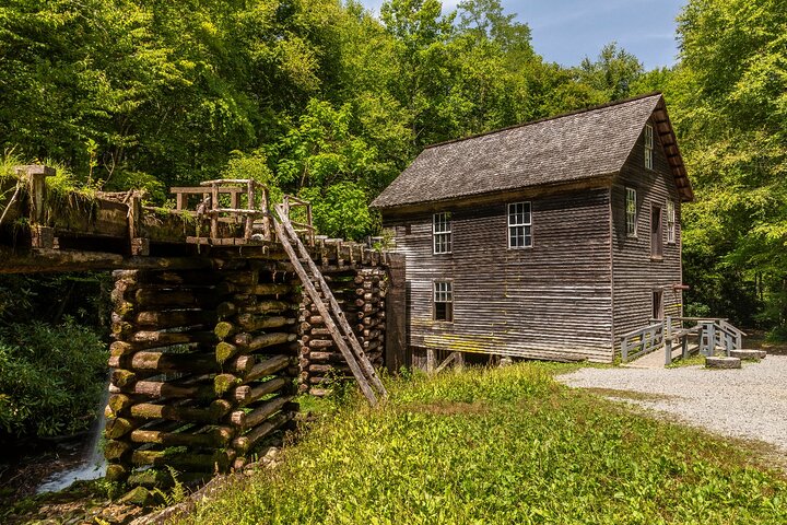 Great Smoky Mountains & Cades Cove Self-Guided Driving Tours