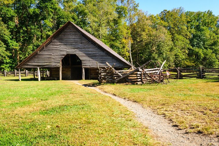Great Smoky Mountains & Cades Cove Self-Guided Driving Tours