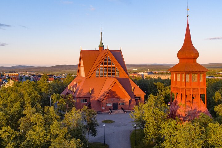 Kiruna City Tour. Guided Sightseeing Minivan Tour.