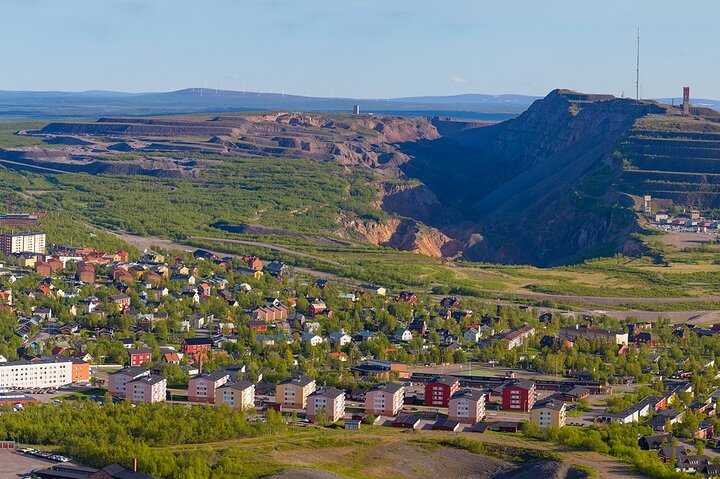 Kiruna City Tour. Guided Sightseeing Minivan Tour.