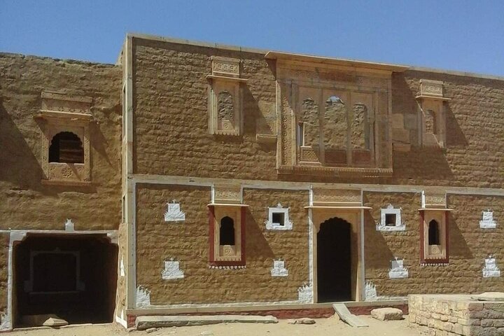 Non-touristic overnight camel safari