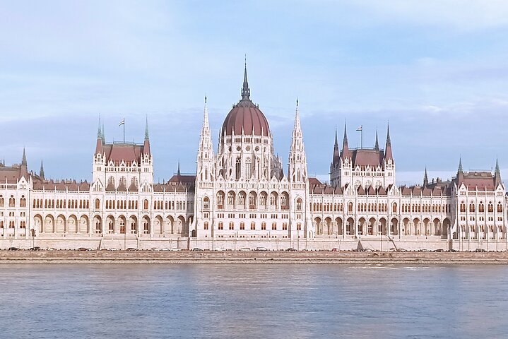 Private car or minivan transfer from Budapest to Vienna or back.