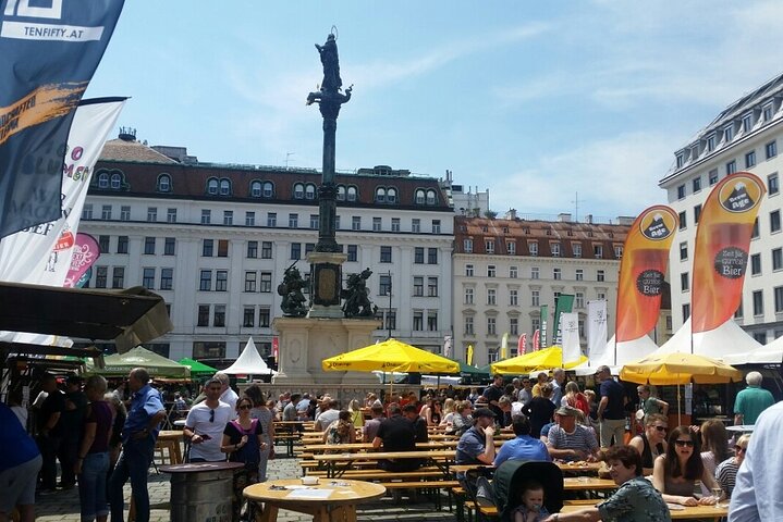 Private car or minivan transfer from Budapest to Vienna or back.