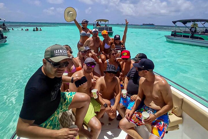 Marmows Full Day Private Boat Tour in San Andreas Islands