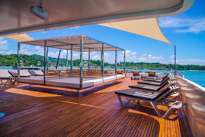 Luxury Boat to James Bond Islands with Lunch and Sunset Dinner