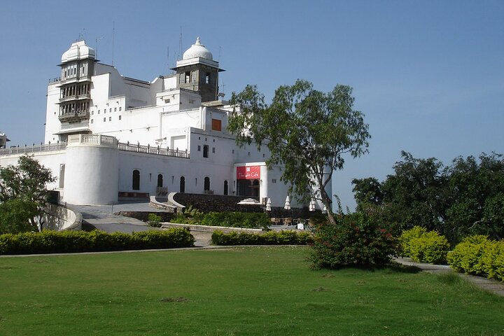 Full-Day Private Udaipur Sightseeing Tour with optional Guide