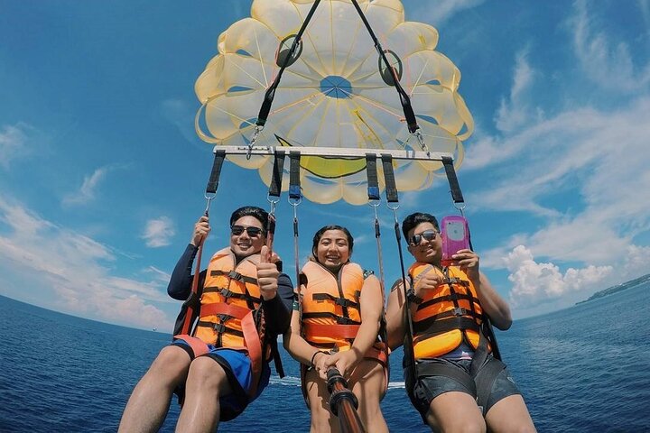 Boracay Parasailing Experience