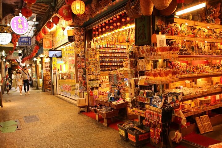 Small-Group: Yehliu, Jiufen & Pingxi Day Tour from Taipei
