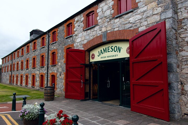 Blarney Castle Cork City and Jameson Distillery Small groups