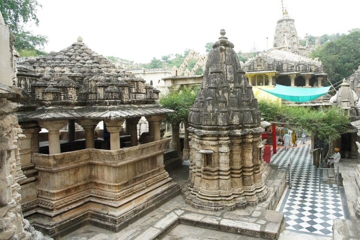 Half-Day Eklingji & Nagda Temple Tour by Tuk-Tuk or Car