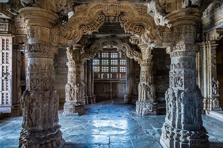 Half-Day Eklingji & Nagda Temple Tour by Tuk-Tuk or Car